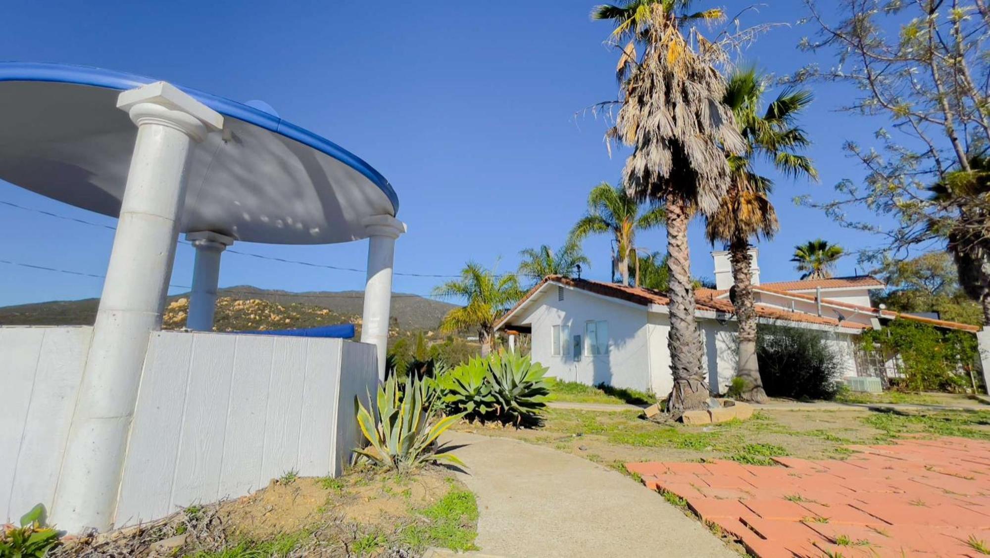 Private Home On 10 Acres - Heated Salt Pool & Jacuzzi, Mountain & City Views, Horseshoes, Basketball, Bbq, Golf Putting, Foosball, Croquet, Bose Stereo, White Cotton Bedding - Hilltop Hacienda, Pool Heat Optional Jamul Exterior foto