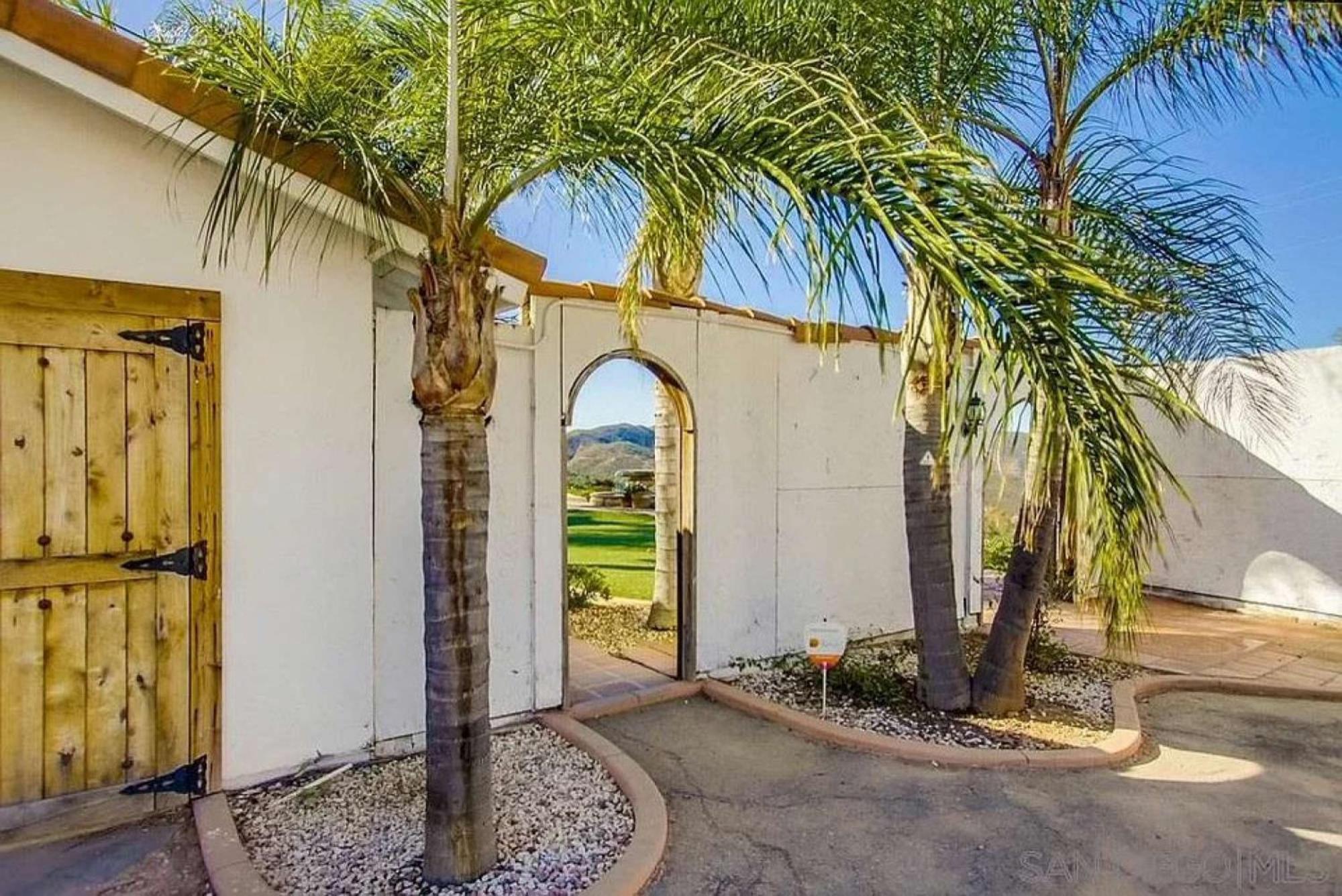 Private Home On 10 Acres - Heated Salt Pool & Jacuzzi, Mountain & City Views, Horseshoes, Basketball, Bbq, Golf Putting, Foosball, Croquet, Bose Stereo, White Cotton Bedding - Hilltop Hacienda, Pool Heat Optional Jamul Exterior foto