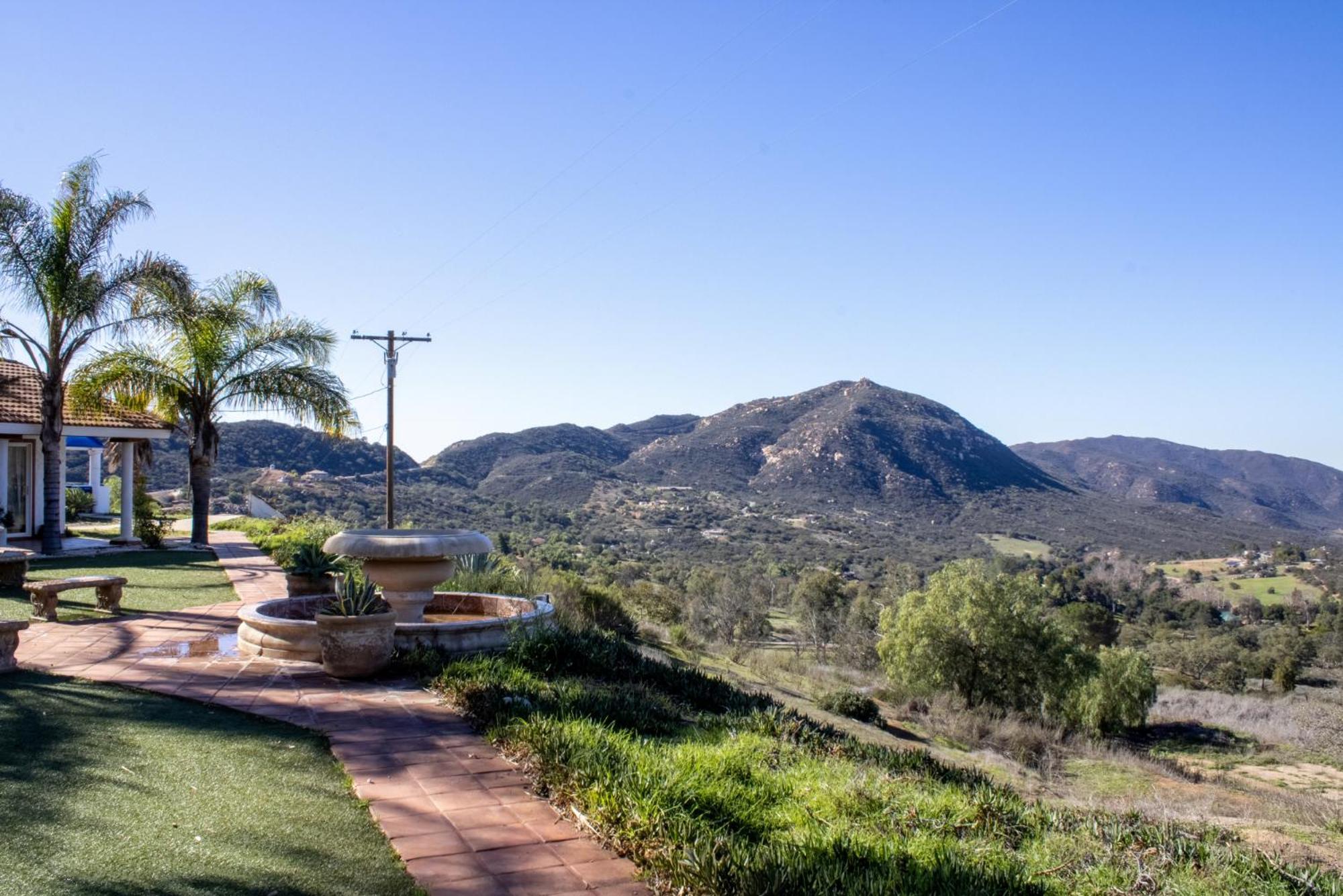 Private Home On 10 Acres - Heated Salt Pool & Jacuzzi, Mountain & City Views, Horseshoes, Basketball, Bbq, Golf Putting, Foosball, Croquet, Bose Stereo, White Cotton Bedding - Hilltop Hacienda, Pool Heat Optional Jamul Exterior foto